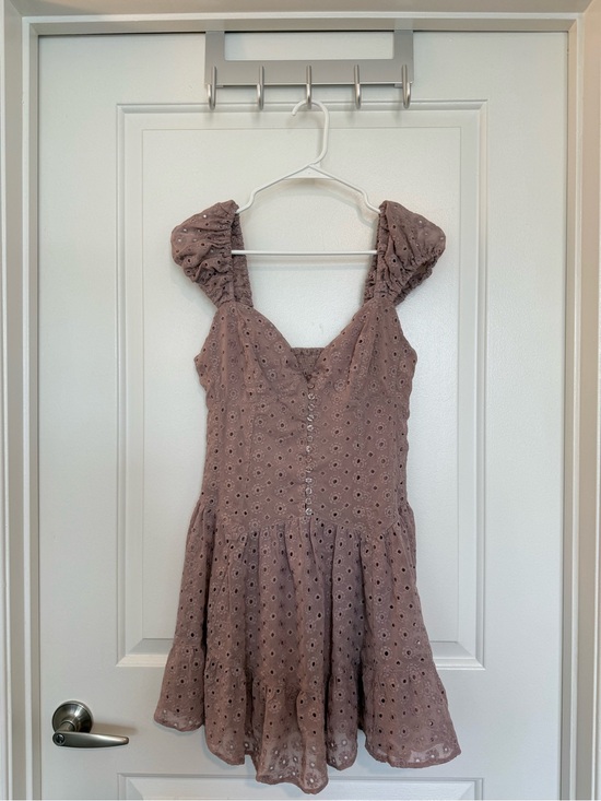 Kimchi Blue Dresses & Skirts - Kimchi Blue Mauve Floral Eyelet Puff-Sleeve Mini Dress